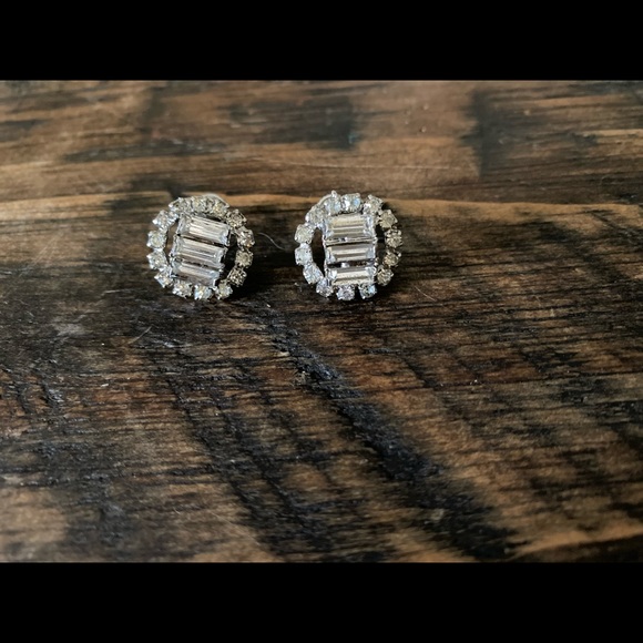 vintage rhinestone crystal screw-back earrings - Picture 5 of 5